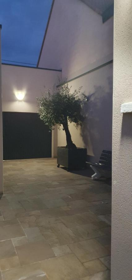 Maison Avec Garage 24 Heures Du Mans Voitures Et Toute Manifestation 르망 외부 사진